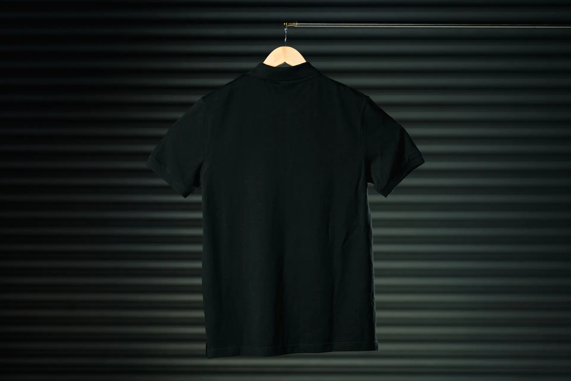 Basic - Polo Noir Logo Torse 1