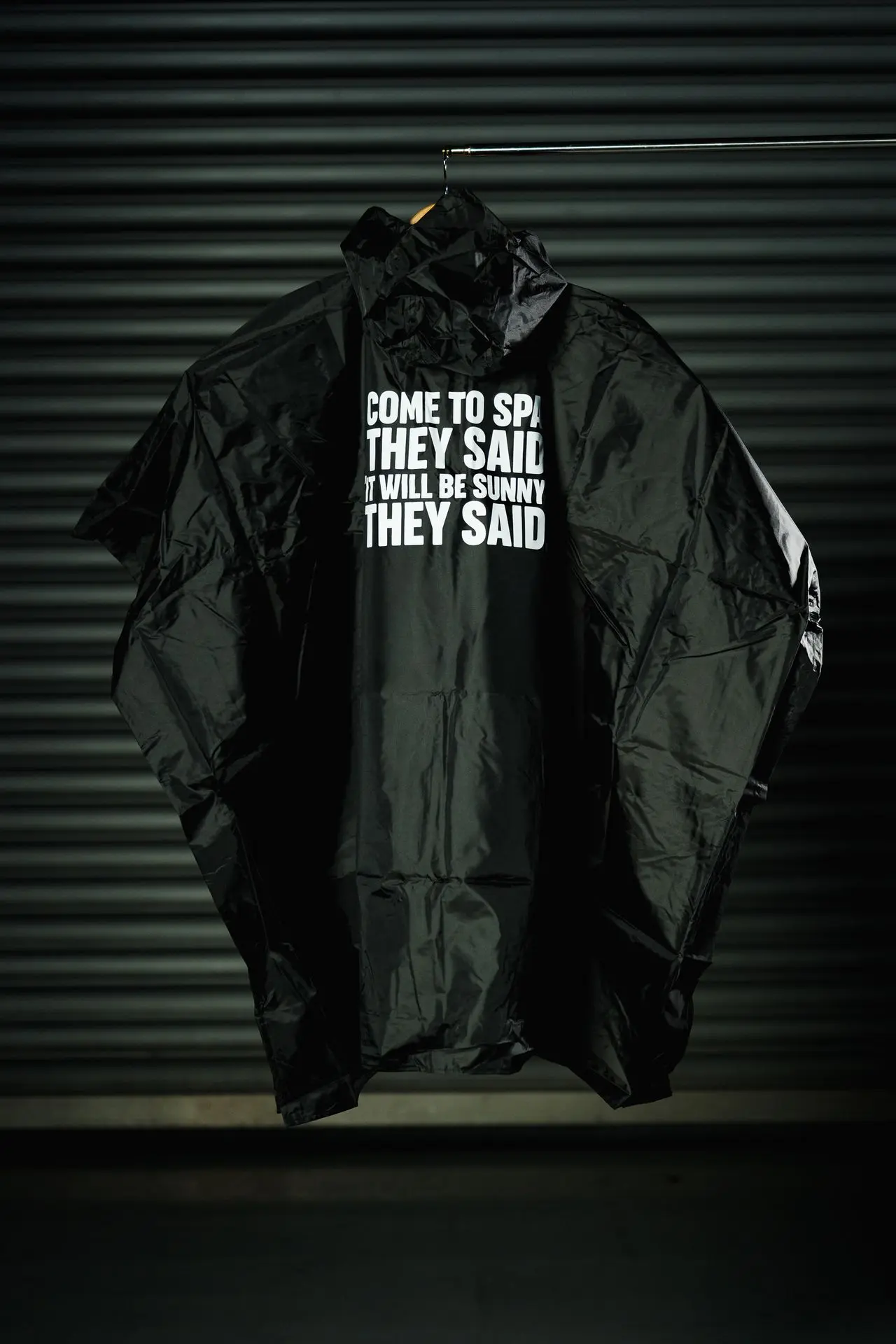 Basic - Poncho Noir 1